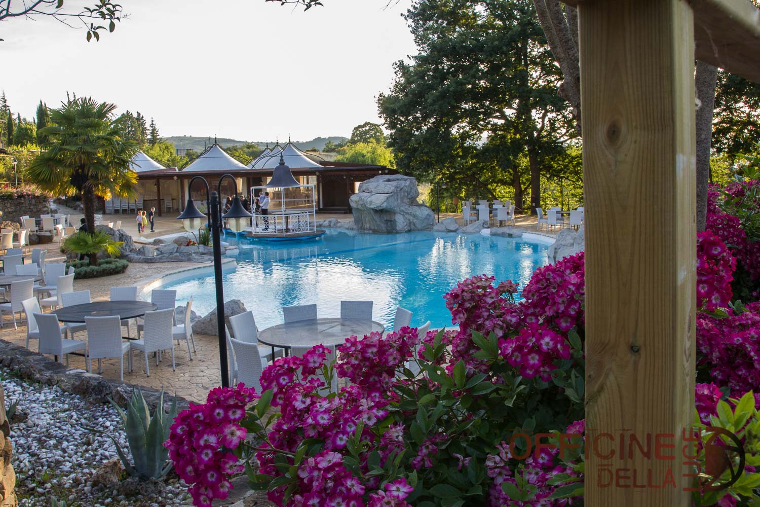 Matrimonio in piscina: la magia sotto le stelle