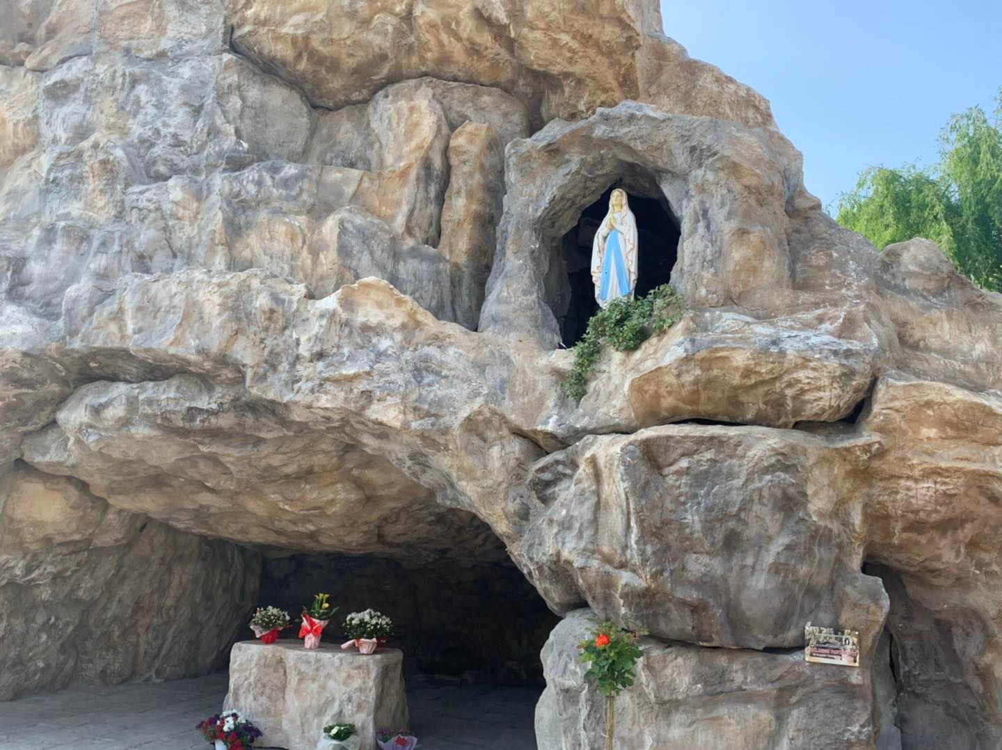 Sabato 11 Giugno primo Matrimonio nella riproduzione della Grotta di Lourdes